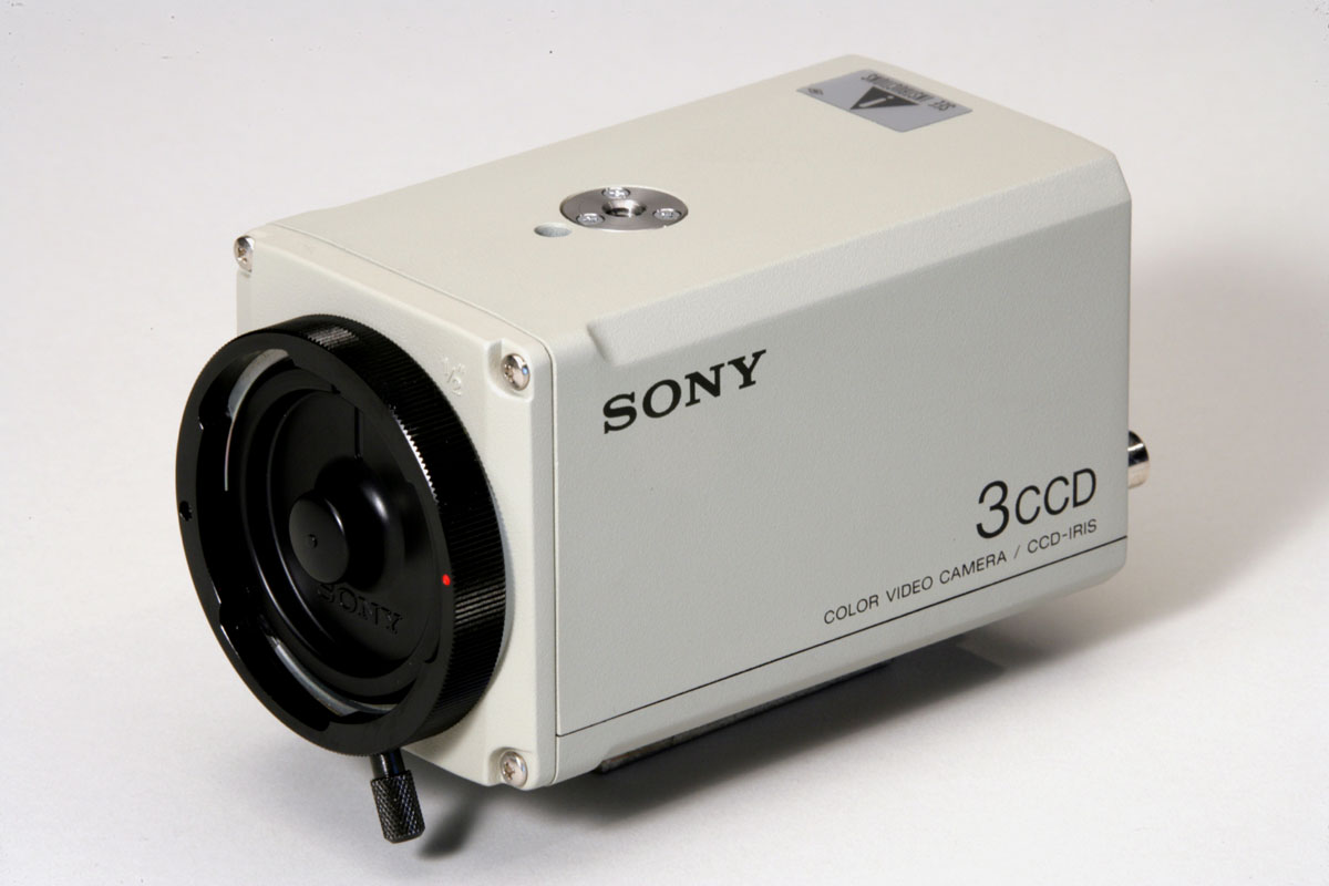 Sony DXC-930P 3CCD Colour Video Camera